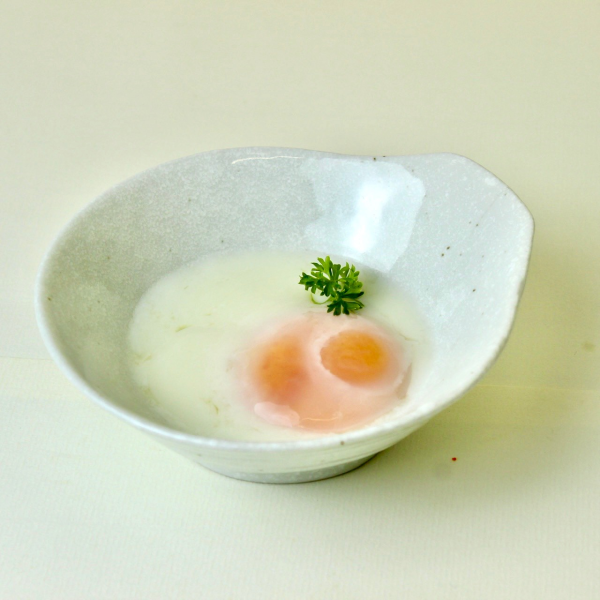 TRỨNG LÒNG ĐÀO