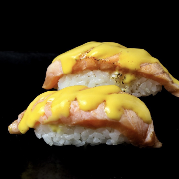 NIGIRI CÁ HỒI PHOMAI